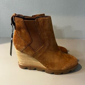 Sorel Joan Uptown Chelsea Wedge Booties in Velvet Tan, New, Size 10